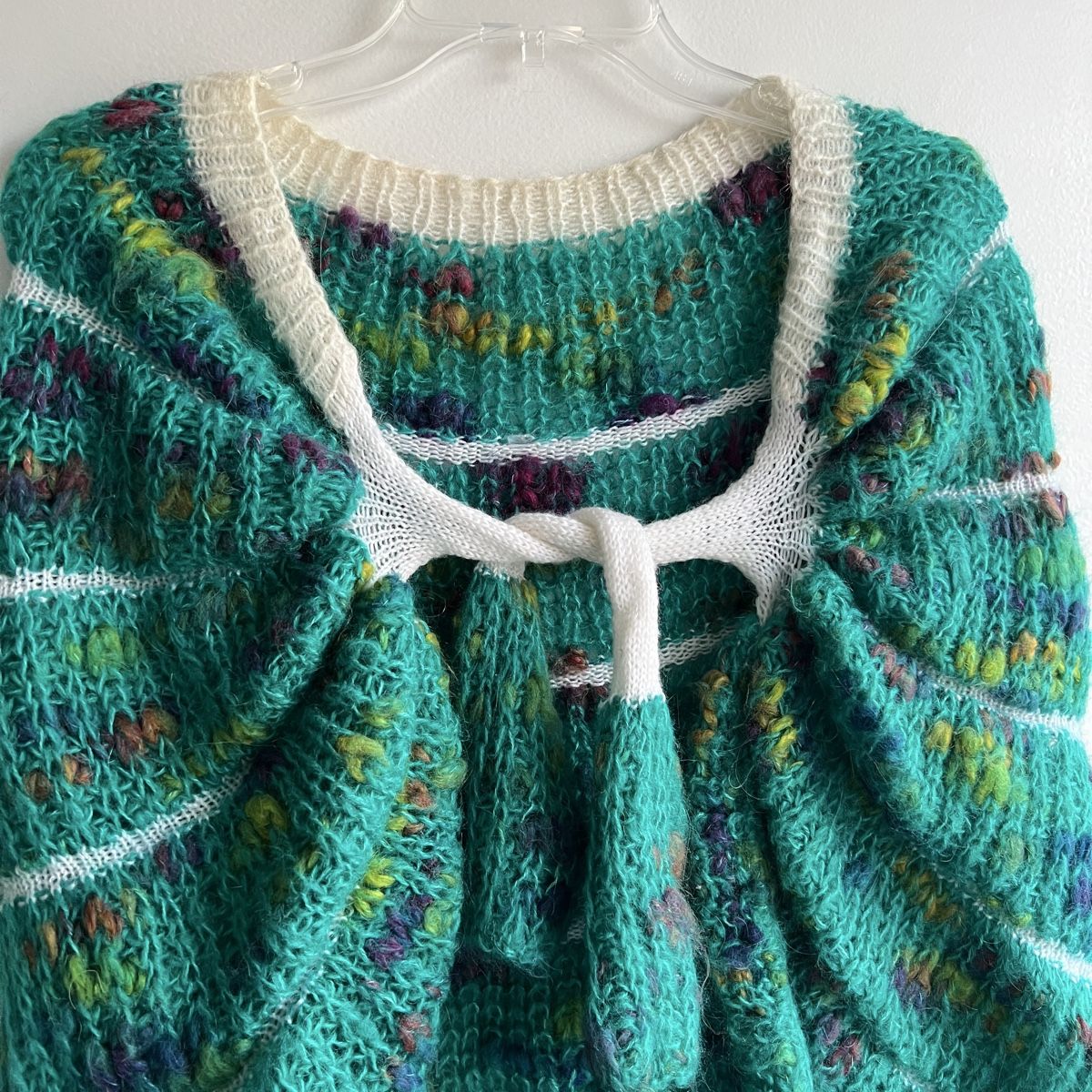 Altro in Moda donna: Unique Knitted Poncho, Green, Striped, One Size - Handmade – Usato da Genève venduto da Kookiek 3