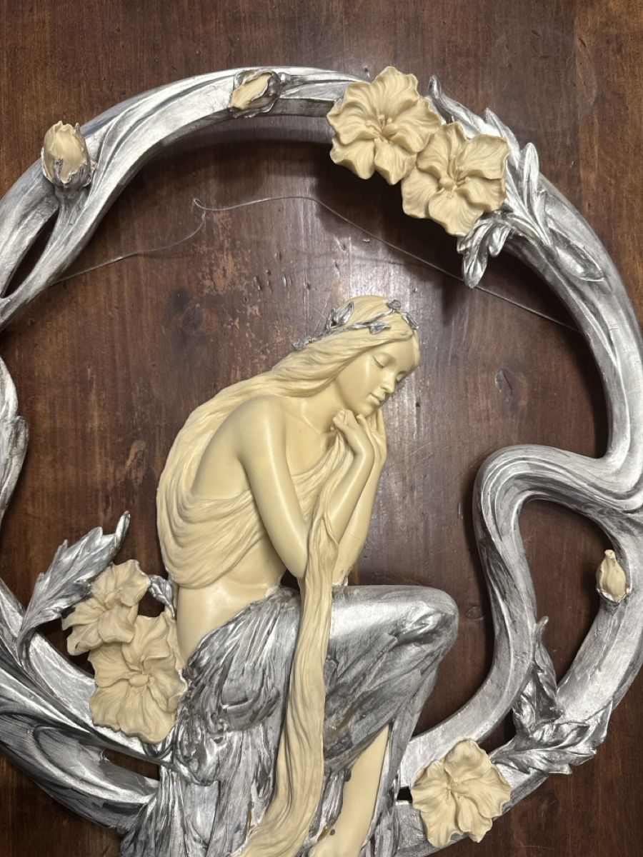 Statuette: Jugendstil Relief Retro – Usato da Schaffhausen venduto da Ibag 1