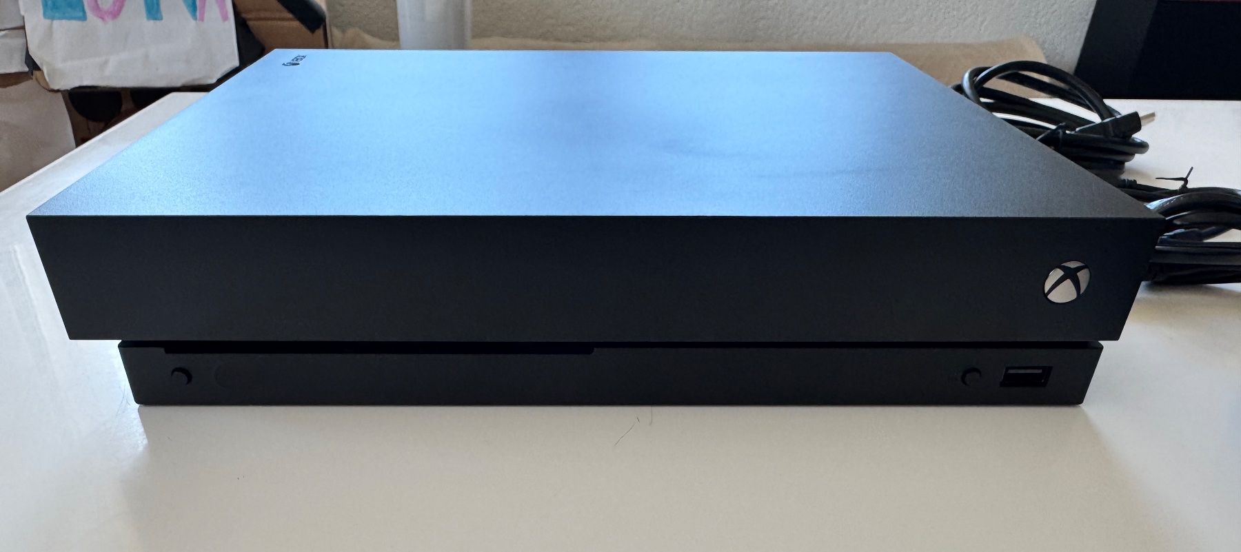 Microsoft Console: Console Microsoft Xbox One X noire avec manette incluse – Difettoso da Leytron venduto da SuPer_BoCk 1