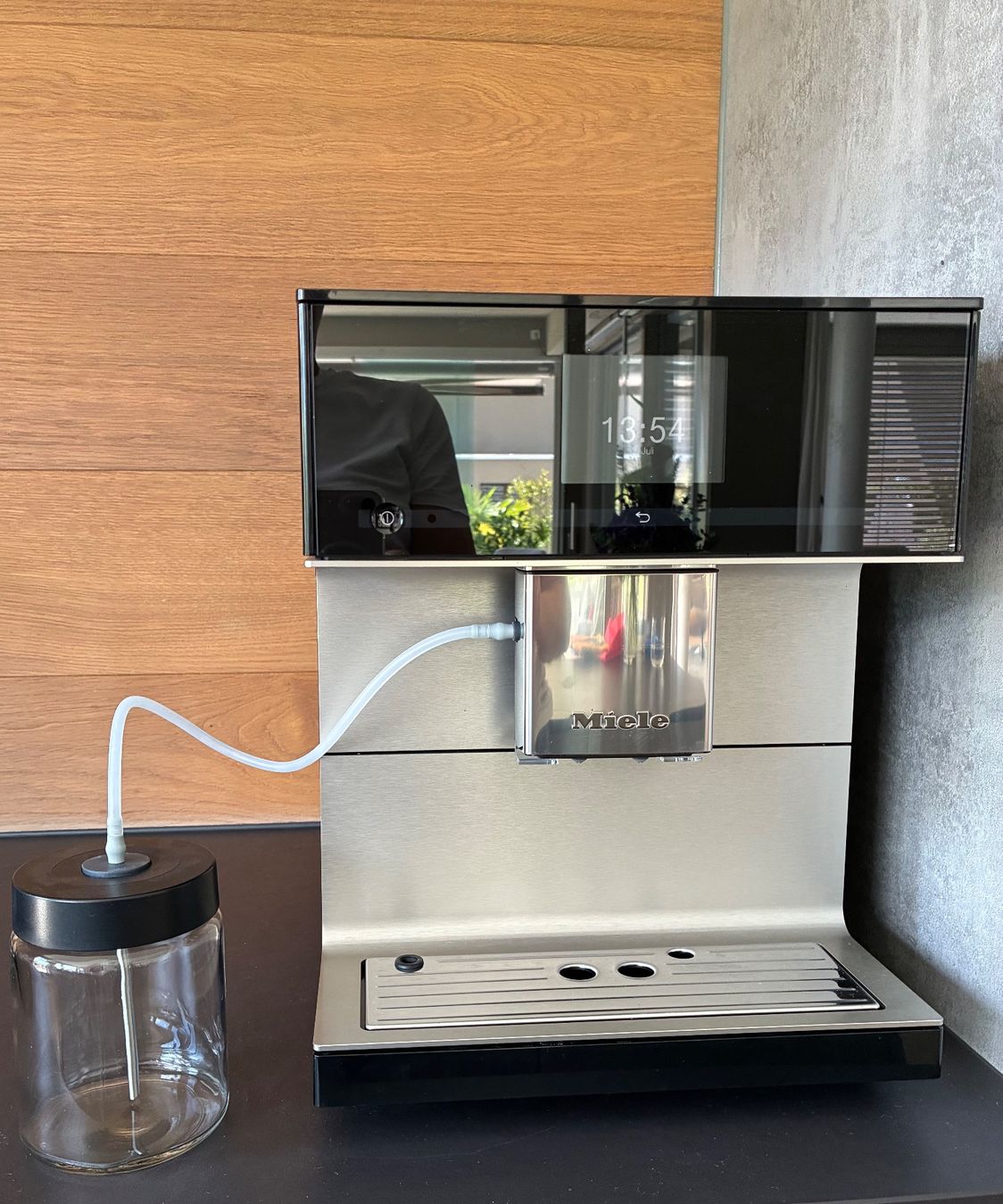 Miele Machines à café & Machines à expresso: Miele Kaffeevollautomat CM 7550 – Défectueux à Maienfeld par sil_r65z 1