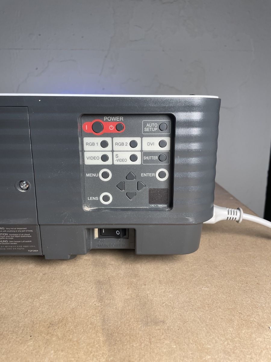 Panasonic Proiettori: Beamer Panasonic PT-D4000 XGA 4000 – Usato da Fribourg venduto da JohnB4 5