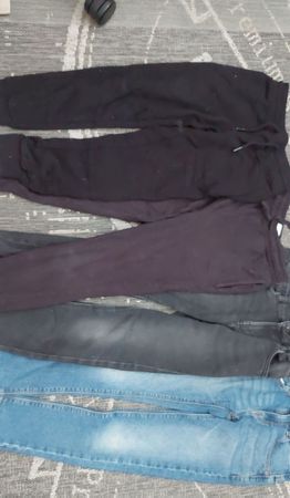Hosenmix Schwarz, Grau, Blau gebraucht Grösse 140 Junge