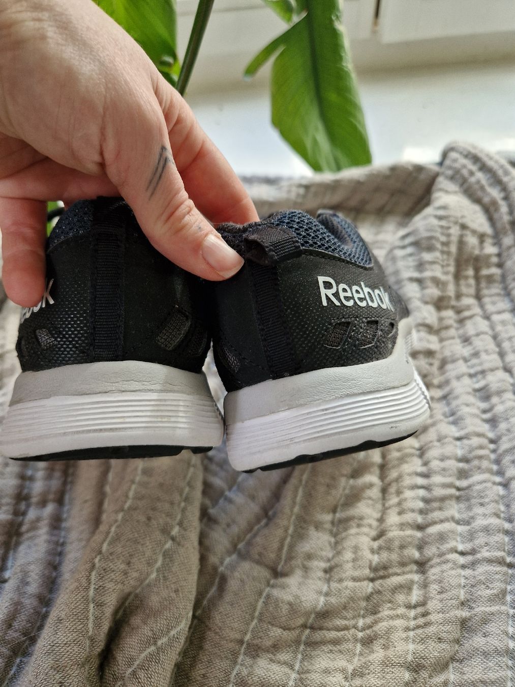 Reebok Damenschuhe: Reebok Sneaker, Grösse 36, Schwarz/Grau – Gebraucht aus Lachen SZ von janapolar 3