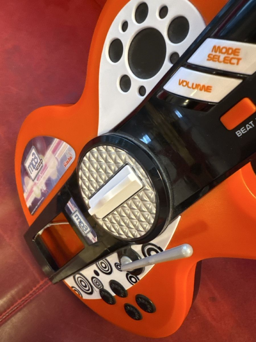 Giocattoli: E Gitarre für Kinder  – Usato da Buchs AG venduto da Sesi_maja 1
