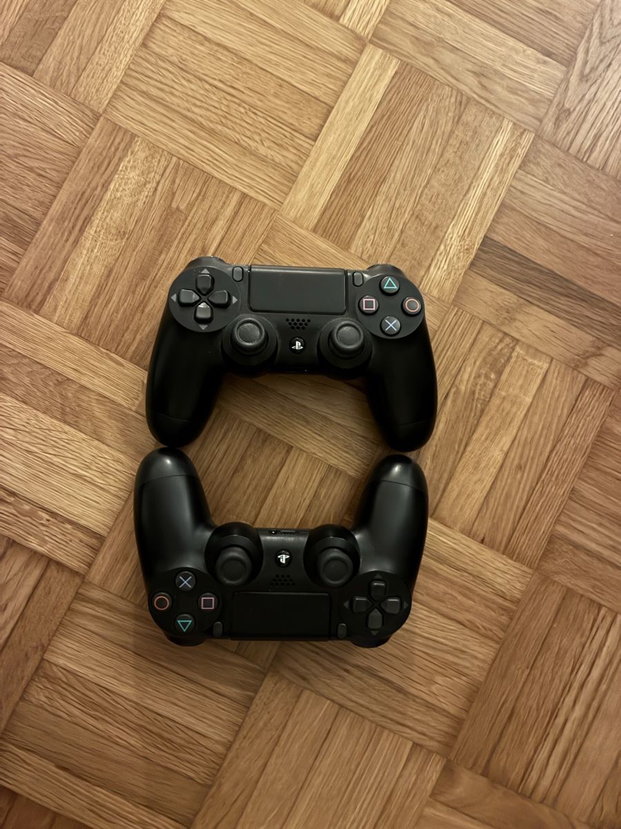 Sony Consoles: Playstation 4 Slim mit 3 Spielen und 2 Controller – D'occasion à Luzern par sam_zc9t 2
