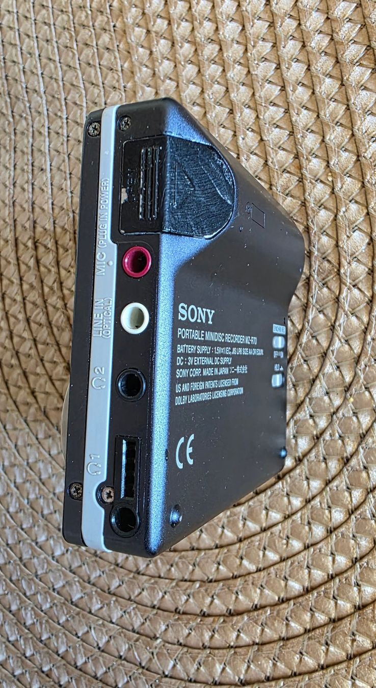 Sony Minidisc: Sony Minidisc MZ-R70 – Usato da Luzern venduto da Sulfato 5