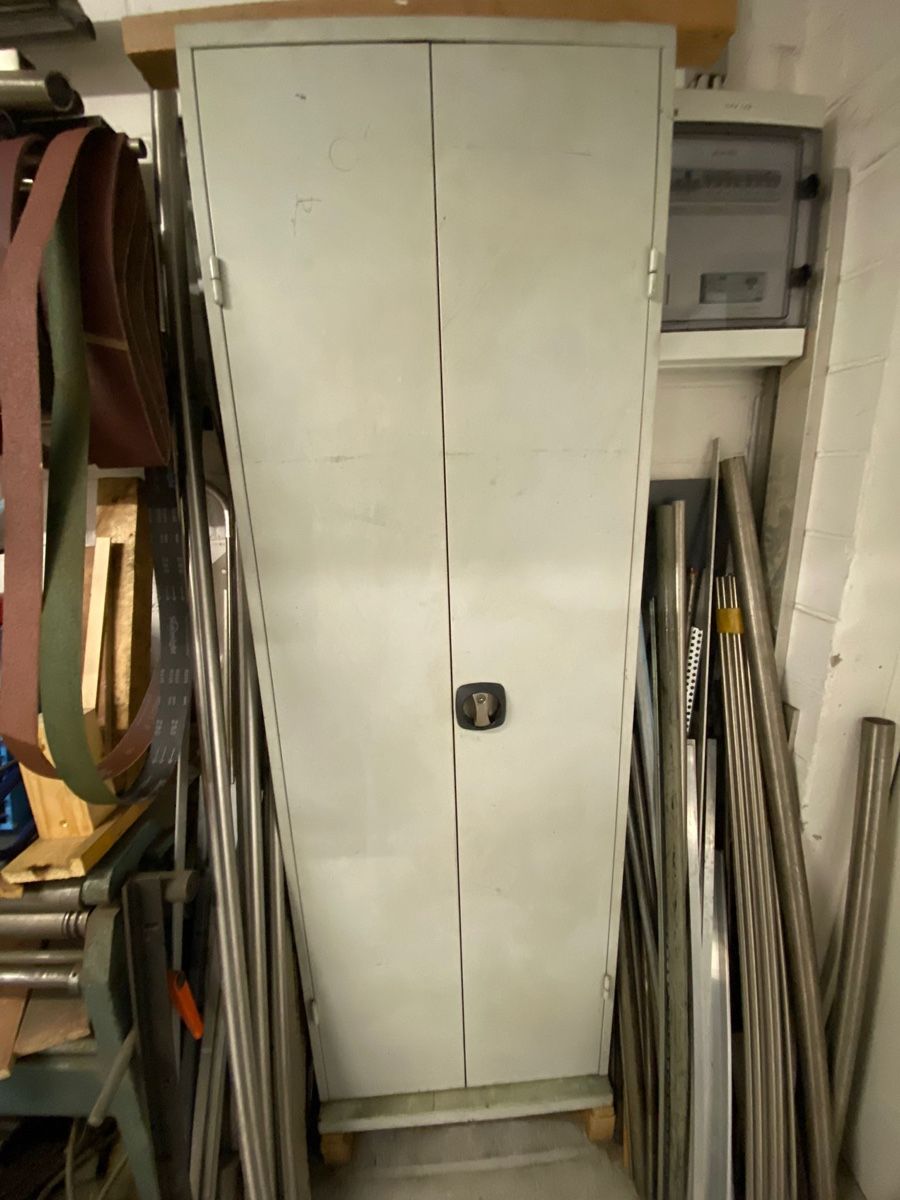 Armadi: SCHRANK LISTA – Usato da Aadorf venduto da Handwerker22