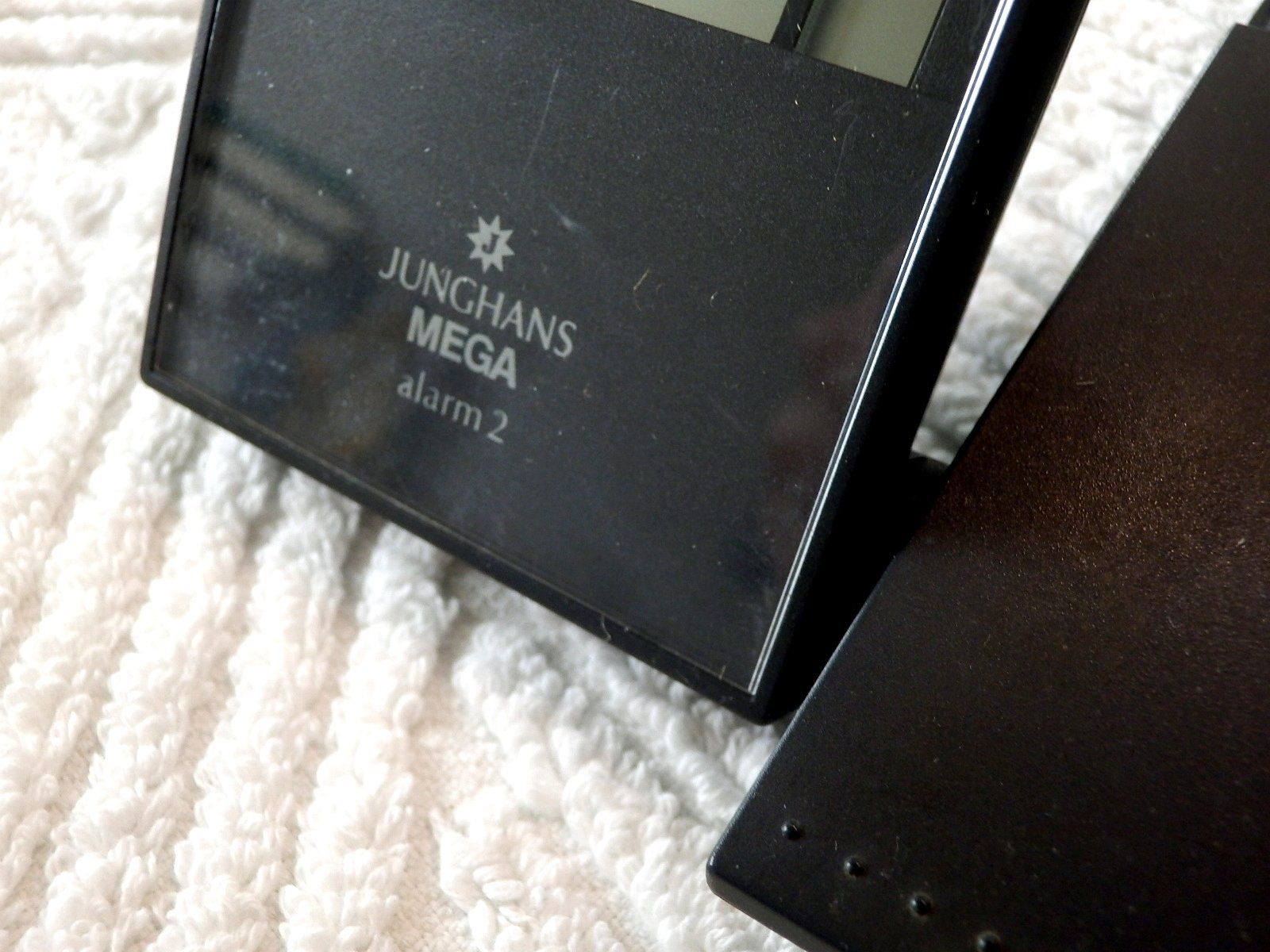 Junghans Orologi: Funkuhr, Junghans, Mega Alarm2, Tischmodel, ohne Batterie – Usato da Ueberstorf venduto da dinbau 1