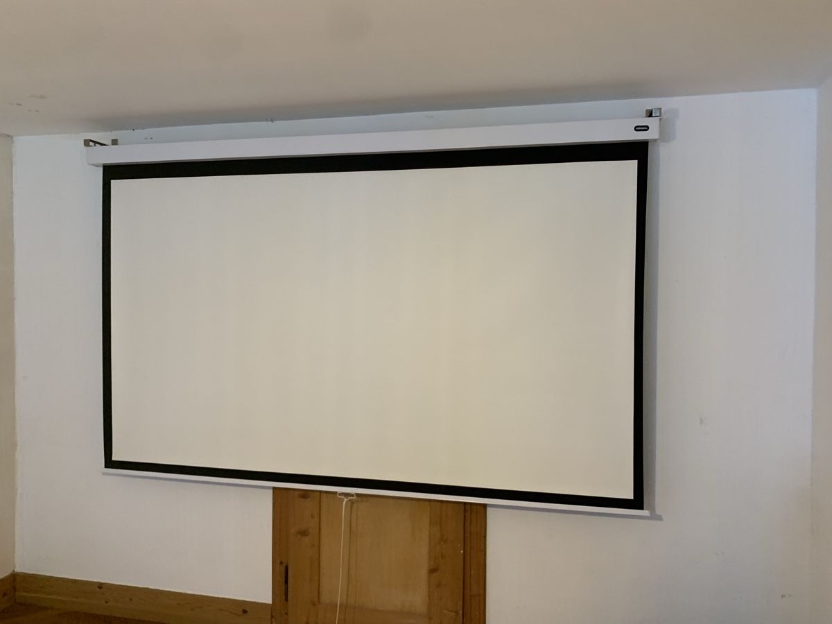Heimkino: Filmleinwand – Gebraucht aus Waldenburg von enrico65 3