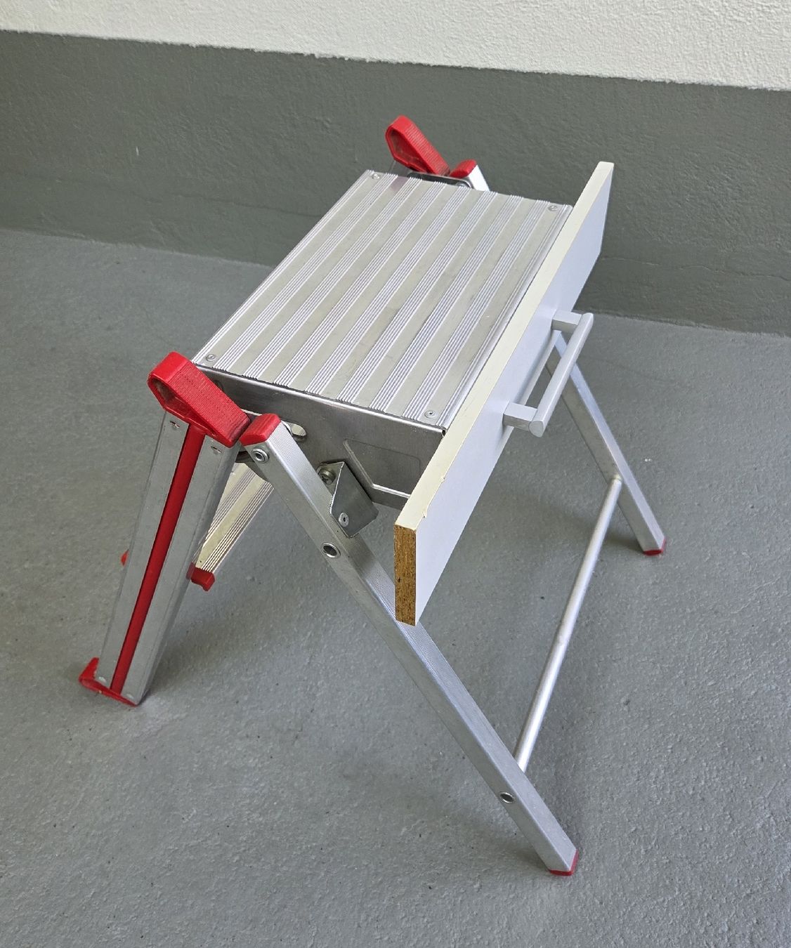 Tutti gli attrezzi: Klapptritt Aluminium, kann als Schublade eingebaut werden  – Usato da Münsingen venduto da Aderona