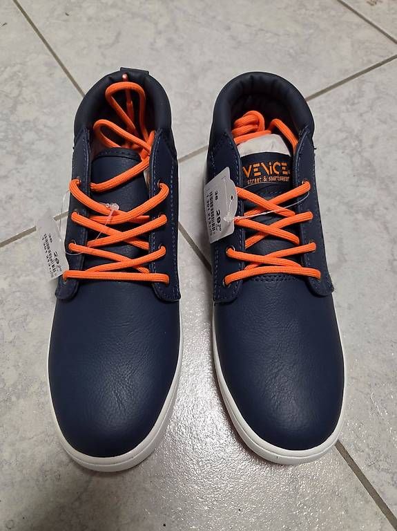 Scarpe per ragazzi: Schuhe Grösse 36 neu – Usato da Goldach venduto da ladybird75 1