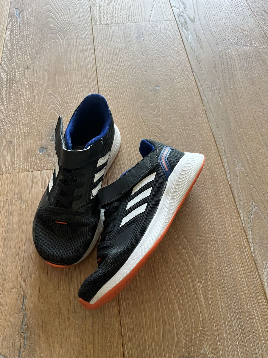 Adidas Scarpe per ragazzi: Turnschuhe Adidas Grösse 35 – Usato da Aarburg venduto da cha_6t8j 2