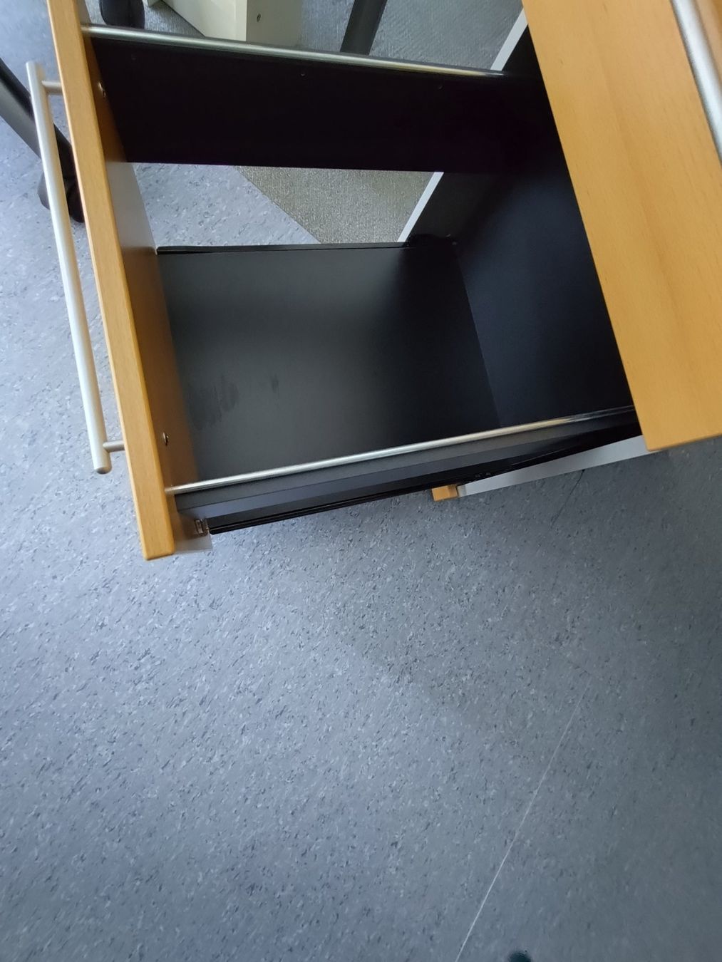 Scrivanie: Schreibtisch, Pult mit Korpus – Usato da Mönchaltorf venduto da Kafibohne26 9
