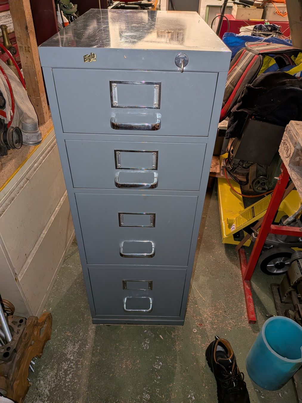Bigla Schränke: Bigla Metallschrank mit Räder – Gebraucht aus Lyss von Spartan76 1