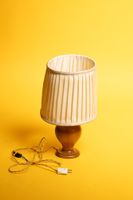 Vintage Tischlampe Holz mit Stoffschirm – Retro Nachttischla