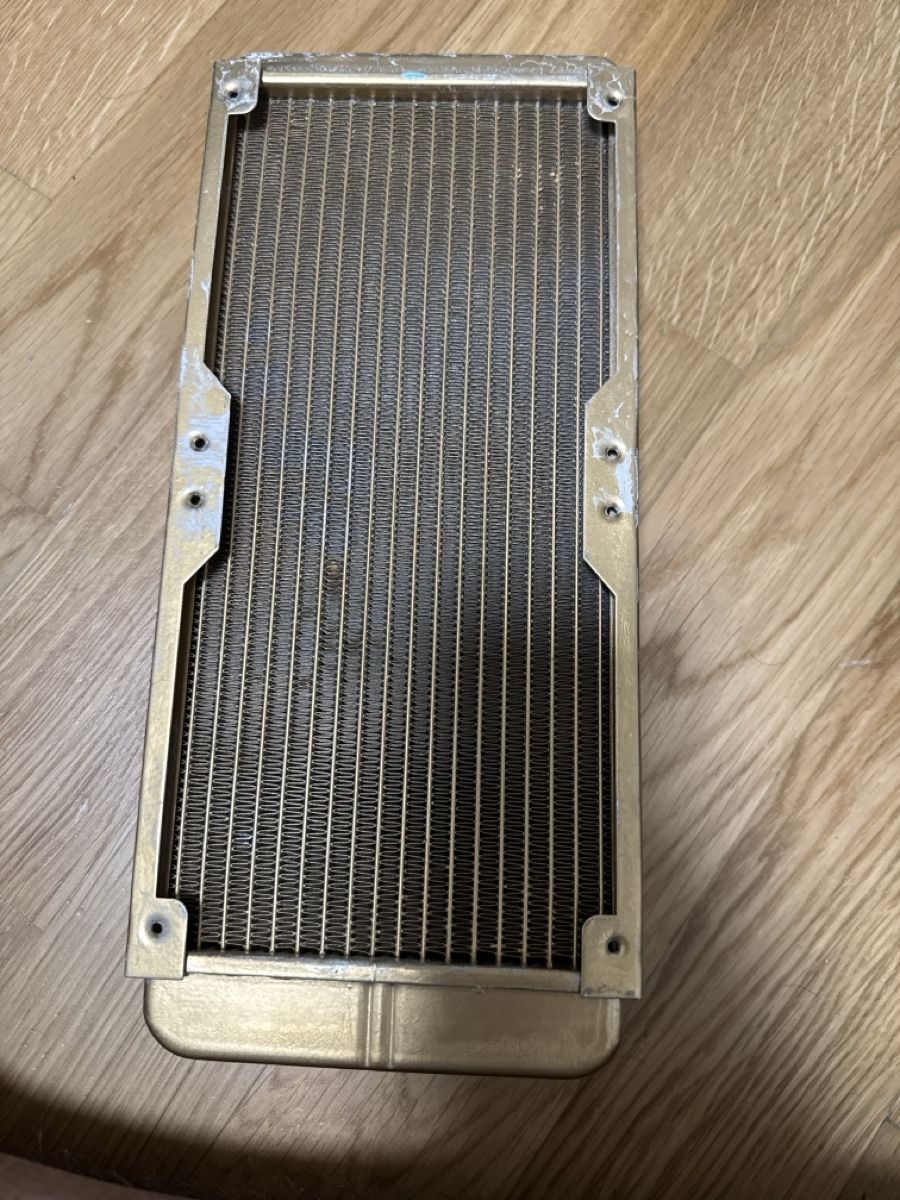 Componenti elettronici: Radiator 120mm gold used – Usato da Glattbrugg venduto da vis_rsz8 1