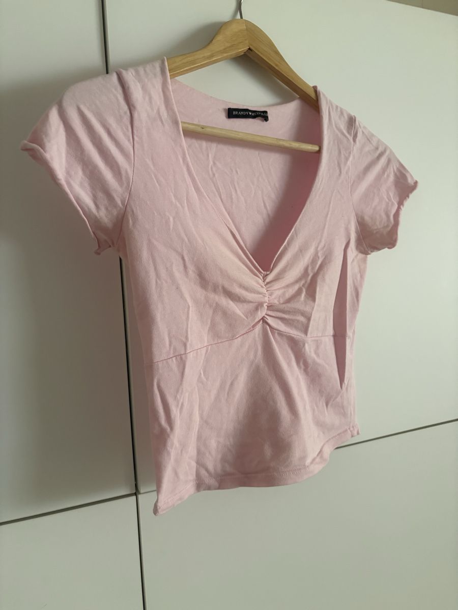 Brandy Melville T-shirt: T shirt rose brandy Melville  – Nuovo (secondo la descrizione) da Pully venduto da kaba07 1