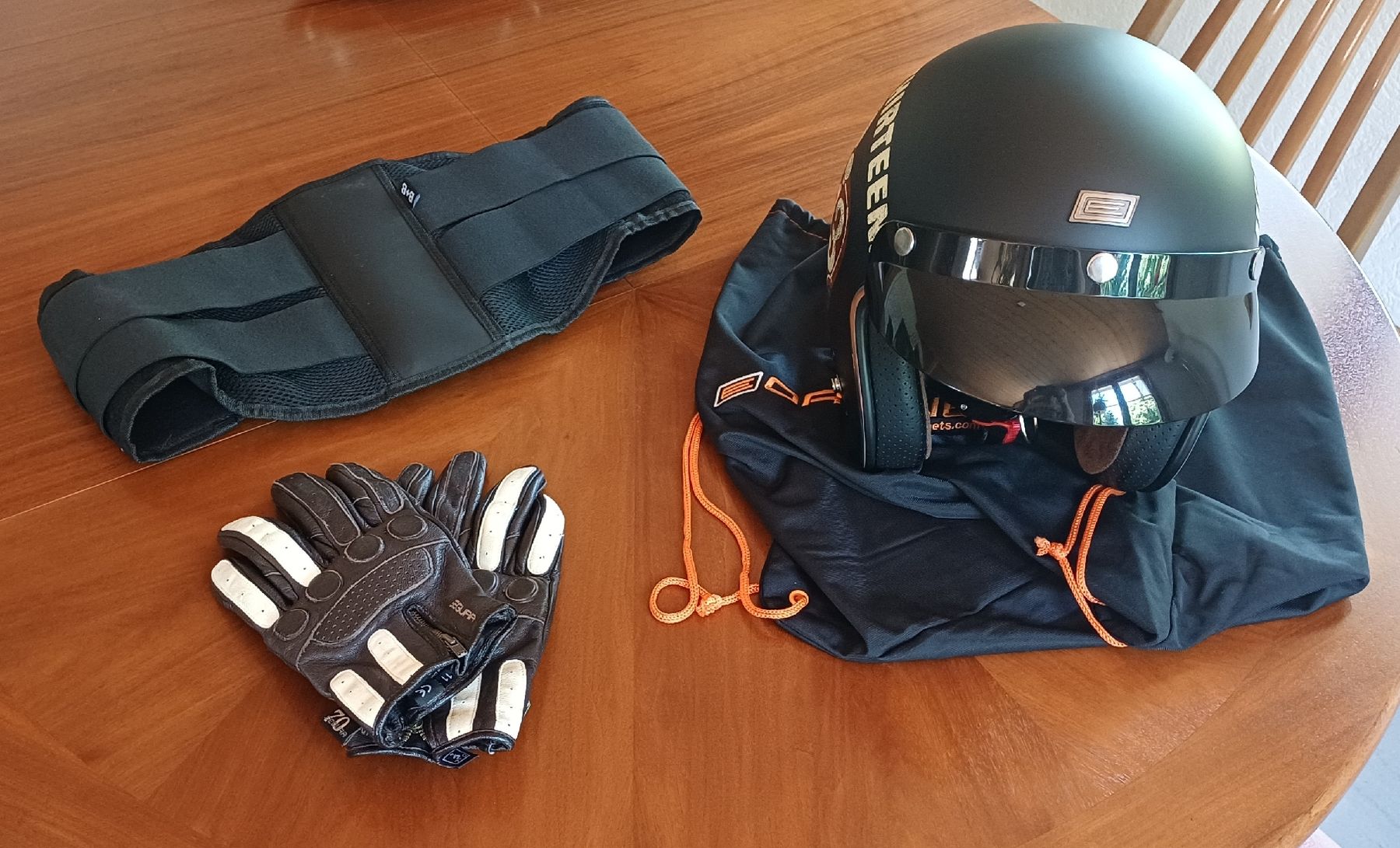 Caschi & visiere: Helm, Handschuhe und Nierengurt – Usato da Schnottwil venduto da lec_zs89 1