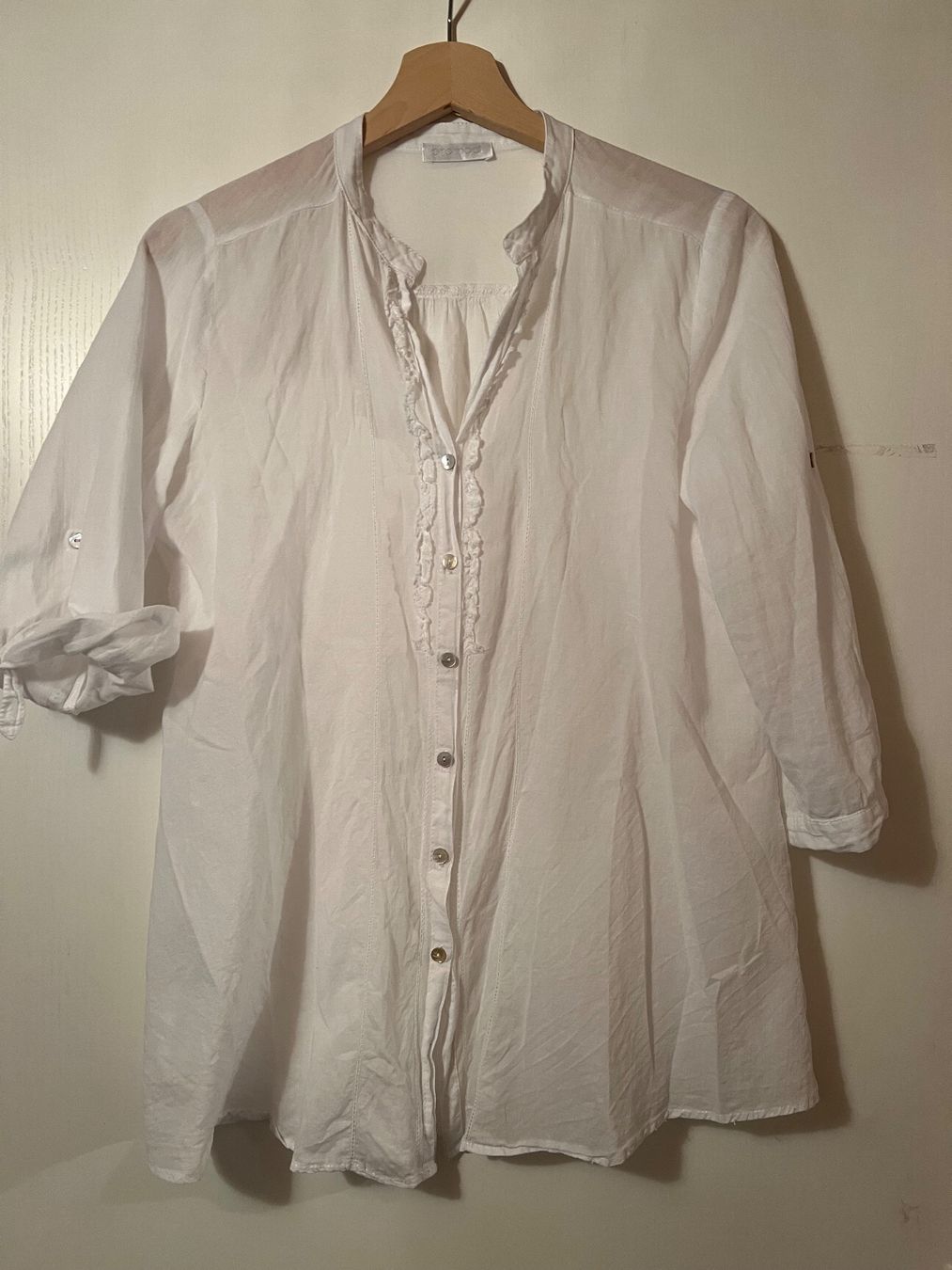 Promod Camicette: Promod Damenbluse weiss mit Rüschen Grösse S – Usato da Ruggell venduto da Malbuntiger01