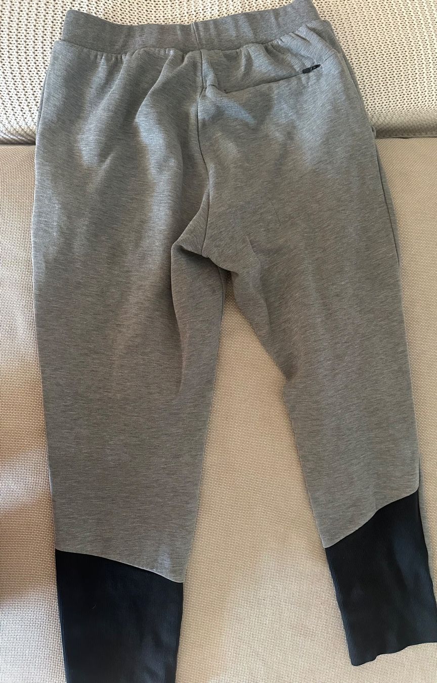 Puma Pantaloni: Puma Trainingshose Grau, bequeme Freizeithose, Grösse M – Usato da Zürich venduto da Jocki02 5