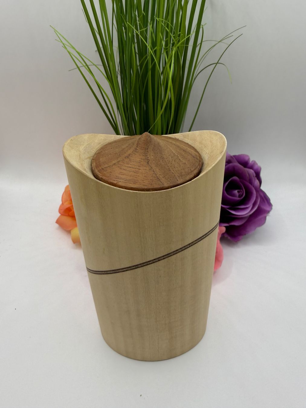 Articoli in legno: Gedenkurne aus Holz – Usato da Hünenberg venduto da nicolay27
