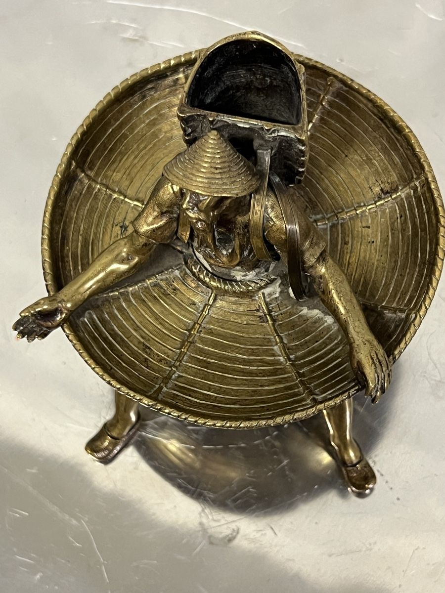 Statuette: Figurentablett Messing Mann mit Korb auf den Beinen 14cm – Usato da Zürich venduto da Privat_13 3