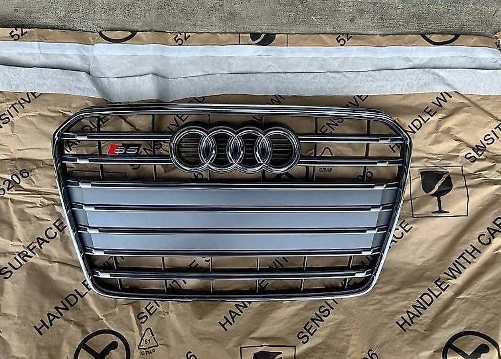 Toutes les pièces auto: Audi S5 FL B8.5/ 8T Original Kühlergrill neu! – D'occasion à zürich par Tonka21