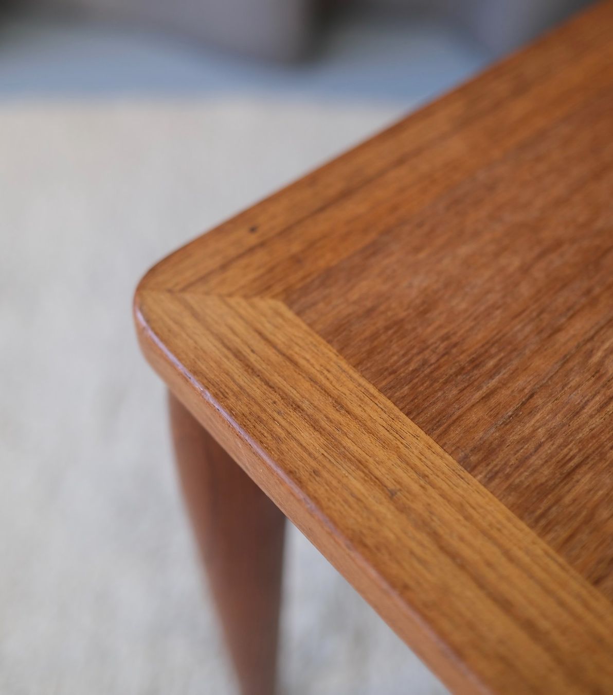 Tavoli: Mid Century Teak side Table, Denmark 1960,s – Usato da Bern venduto da Zmodern_VIN 9