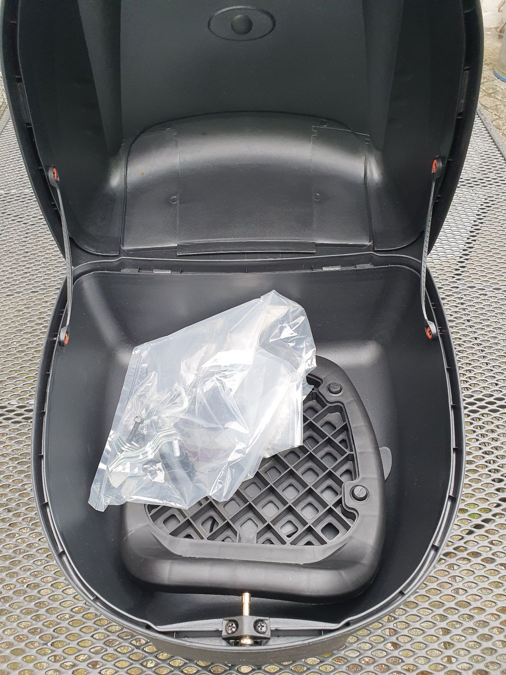 Topcase: Topcase Helmbox – Nuovo (secondo la descrizione) da Frauenfeld venduto da hugi05 1