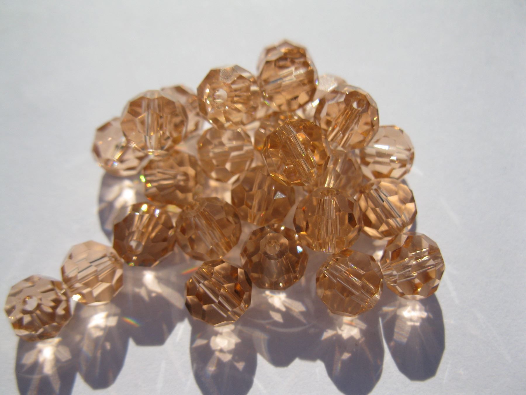 Perle (finte): 30 Glasperlen facettiert, lachsrosa, 6mm – Nuovo e nell'imballaggio originale da St. Margarethen TG venduto da LuanaKa 1