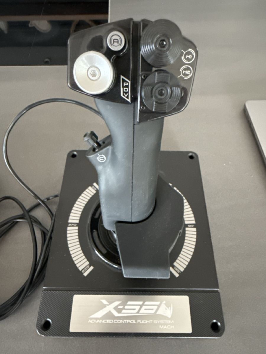 Manettes: Logitech X-56 HOTAS Flugsimulator gebraucht – D'occasion à Lupsingen par Saturn2000 1