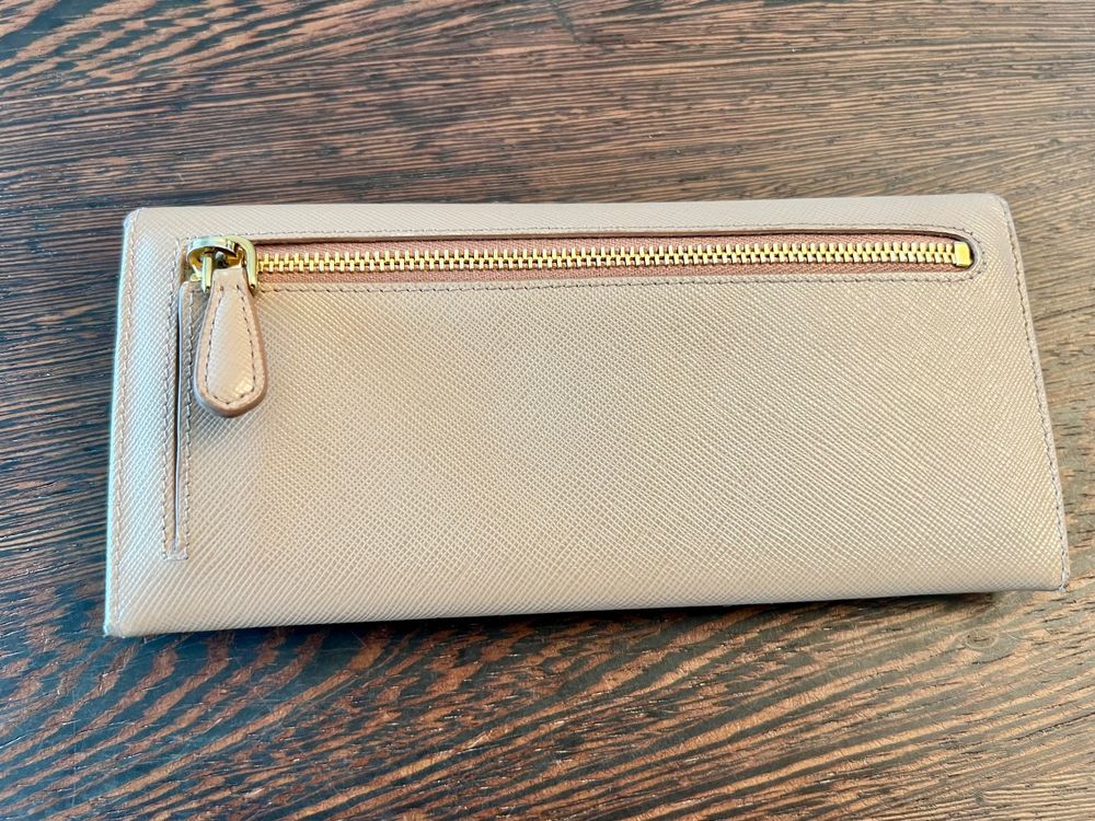 Prada Portamonete: PRADA Milano Saffiano Leather Wallet – Usato da Steffisburg venduto da Tornado107 3