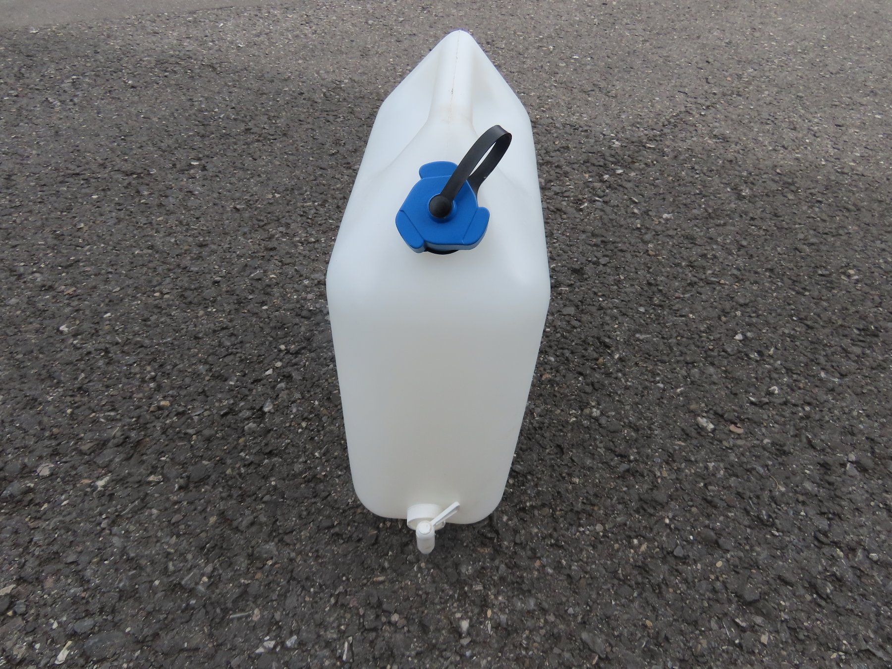 Tränken & Tröge: 2 Wassertank 20 Liter – Gebraucht aus Alpnach-Dorf von Hess-Automobile 1