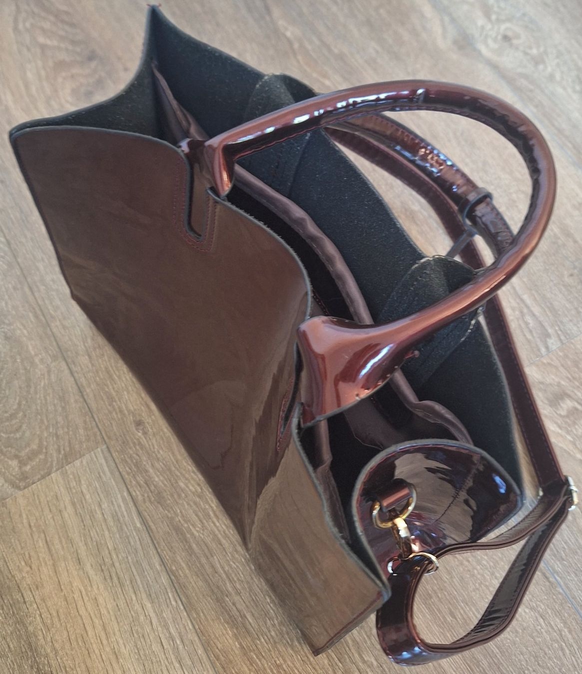 Borse da donna: Modische Schultertasche Lack in bordeaux – Usato da Muhen venduto da Happiness2008 2