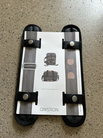 Qwstion Schulter Polster Strap schwarz black NEU