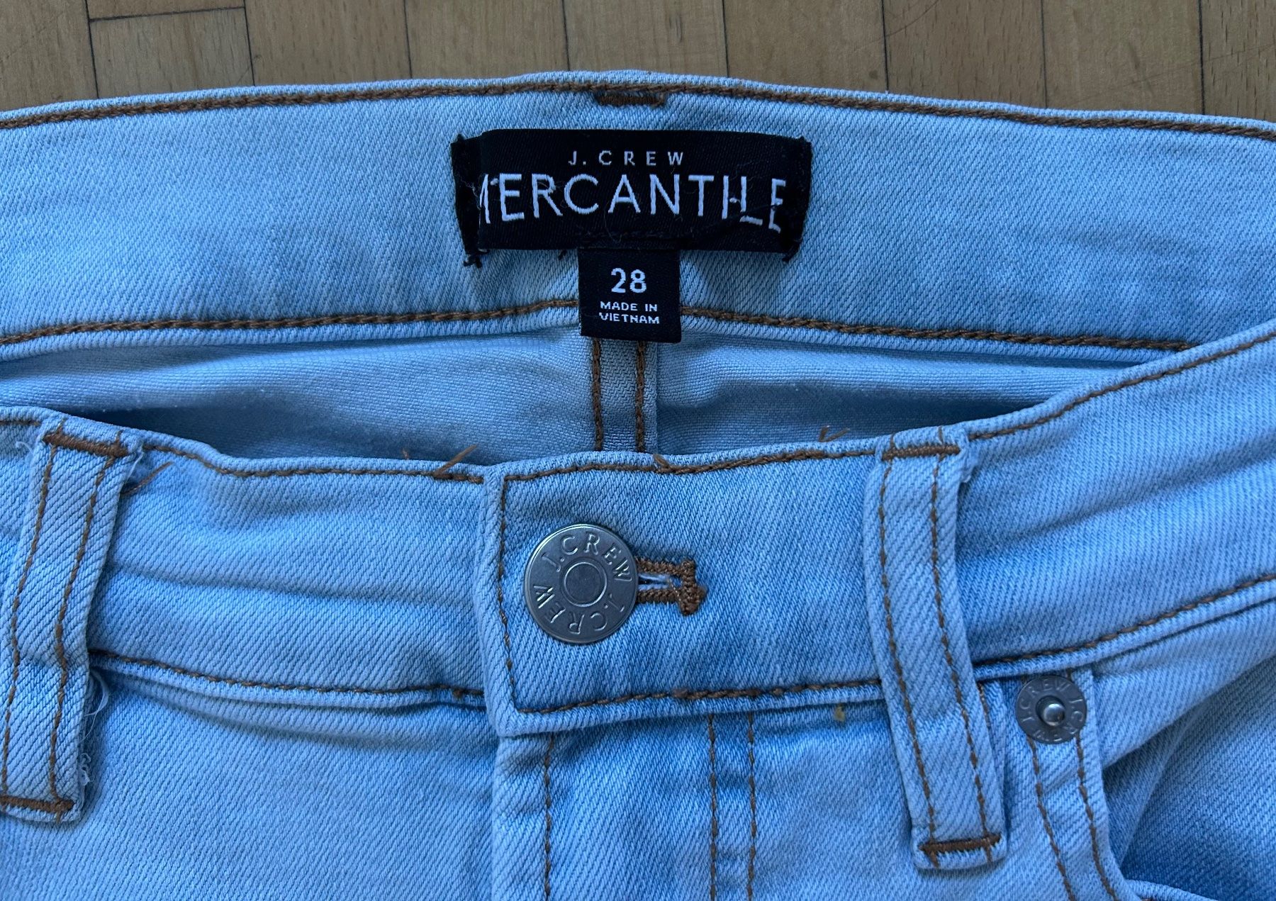 J.Crew Jeans: Helle Jeans von J.Crew, W28 – Usato da Geneve venduto da jua_b7nb 1