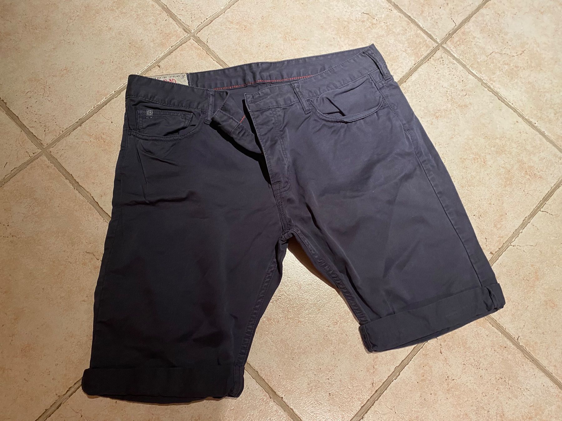 Pantaloni: Short taille 38 – Usato da Blonay venduto da Ollorvi