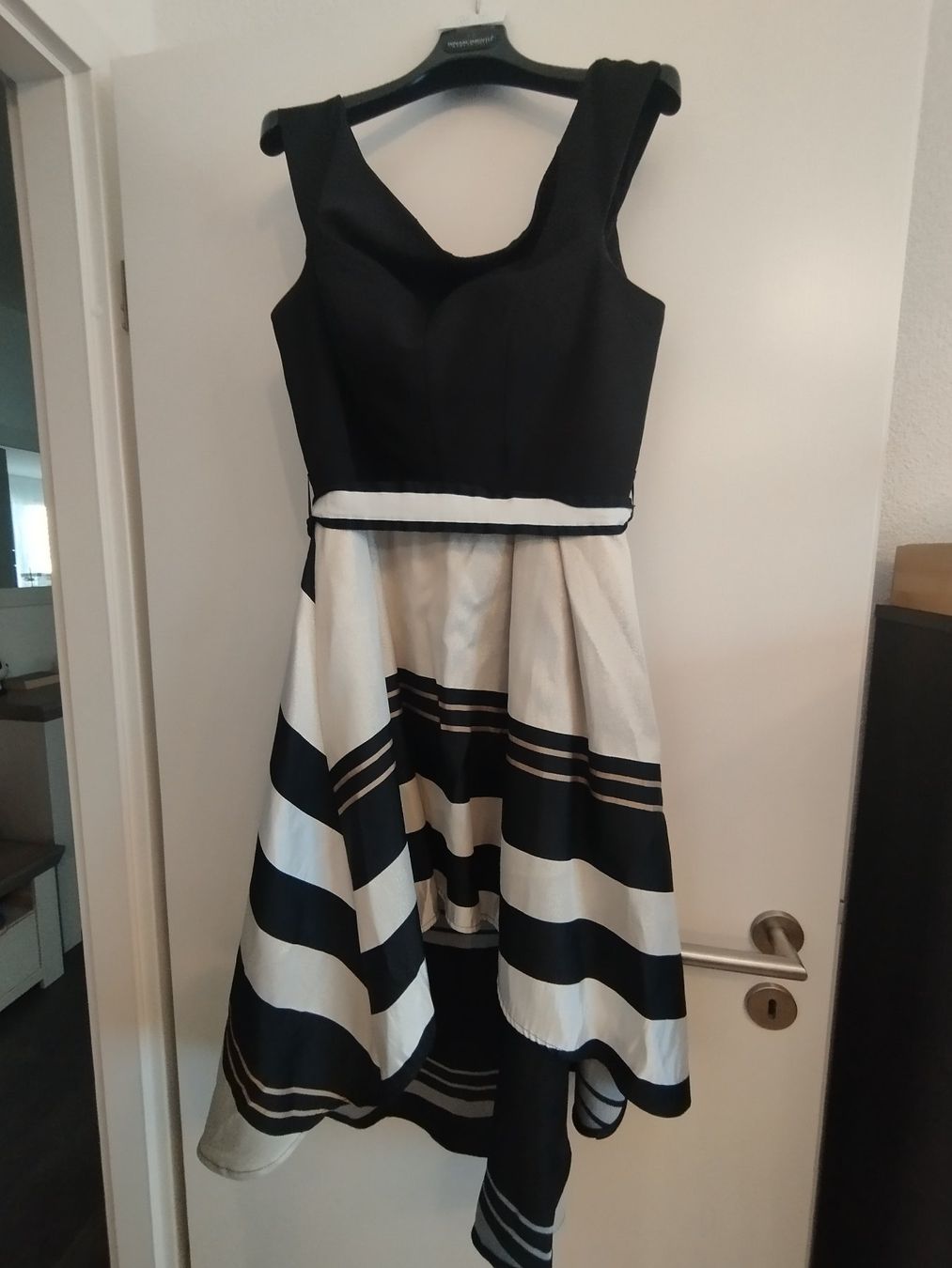 Vestiti: Robe d'été rayée noire et dorée - TailleXL, chic! – Usato da Mannens venduto da cla_2g6t