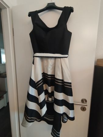 Robe d'été rayée noire et dorée - TailleXL, chic!