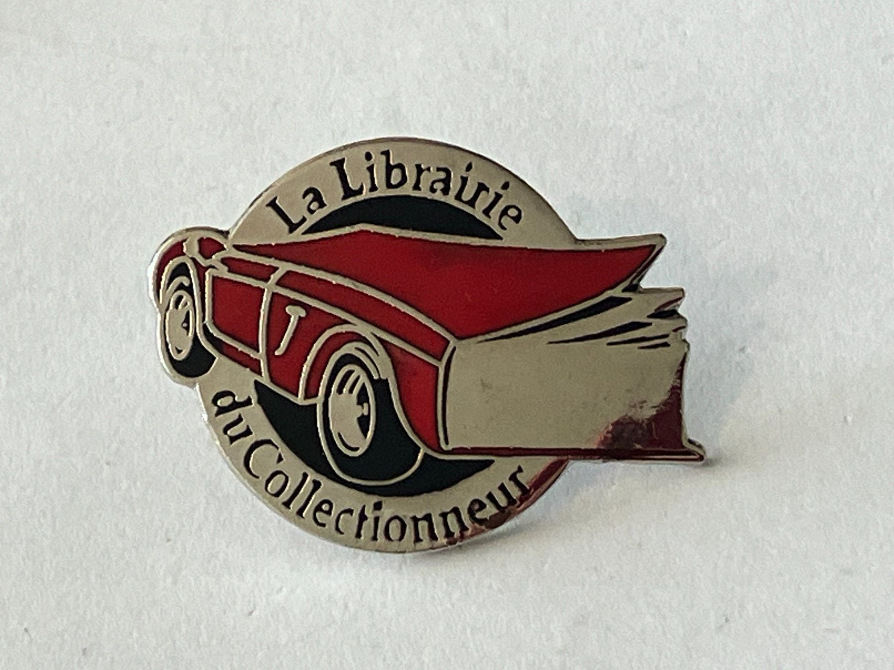 Plaketten & Abzeichen: 1 Pin La Librairie du Collectionneur – Gebraucht aus Basel von djwwpp