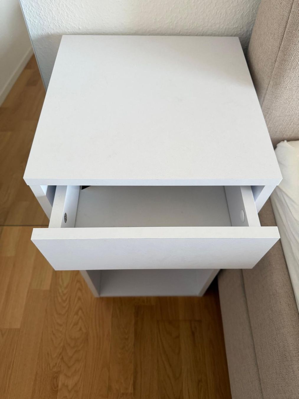 Comodini: Night Table x2 - Like New - original price 59 CHF – Usato da Zürich venduto da den_c99g 1