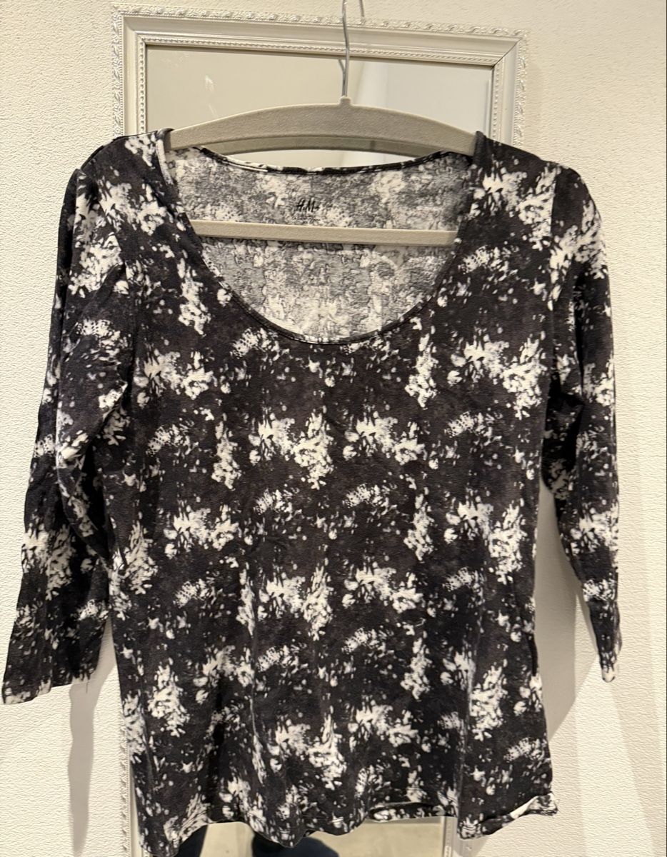 H&M T-shirts: Shirt  Grösse L – D'occasion à Pfeffikon LU par pepino17