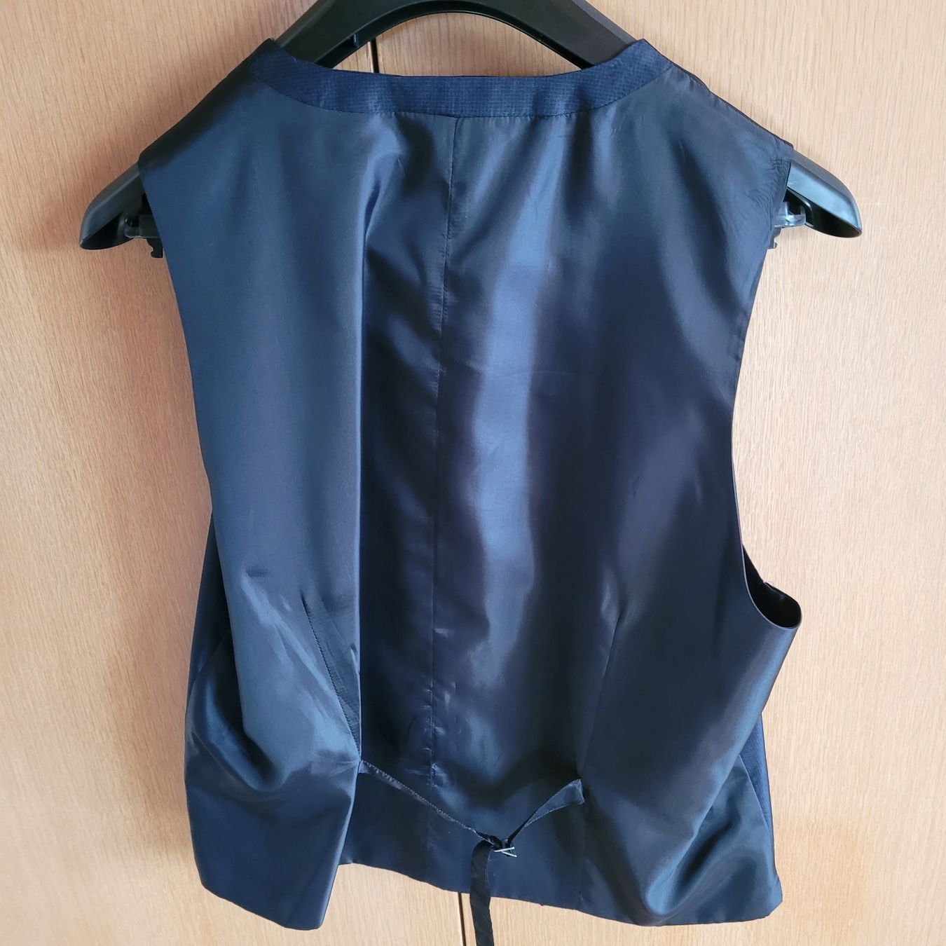 Completi: Stilvoller 4-tlg. Anzug mit dezenter Krawatte – Usato da Hondrich venduto da Ebro01 5