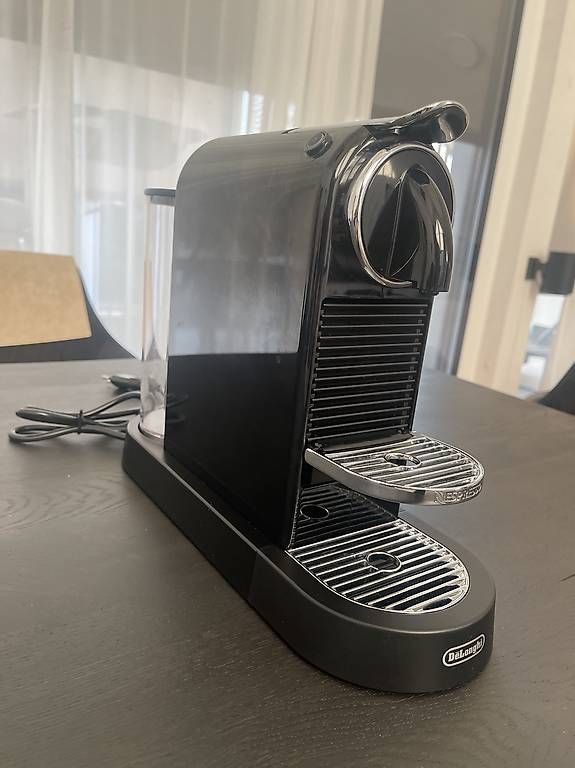 Macchine per caffè & Macchine per espresso: DeLonghi Kaffemaschine inkl. Kapselhalter – Usato da Ellikon a d Thur venduto da zwe_q6d8 1