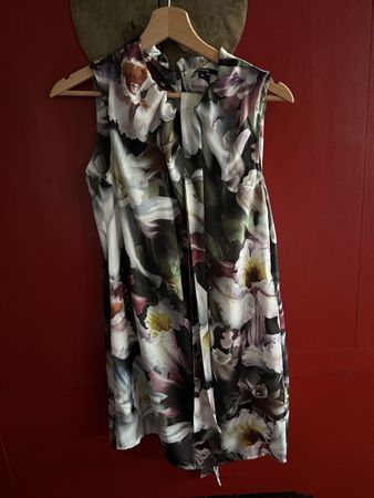 Damen Kleid Blumenmuster Grösse S guter Zustand