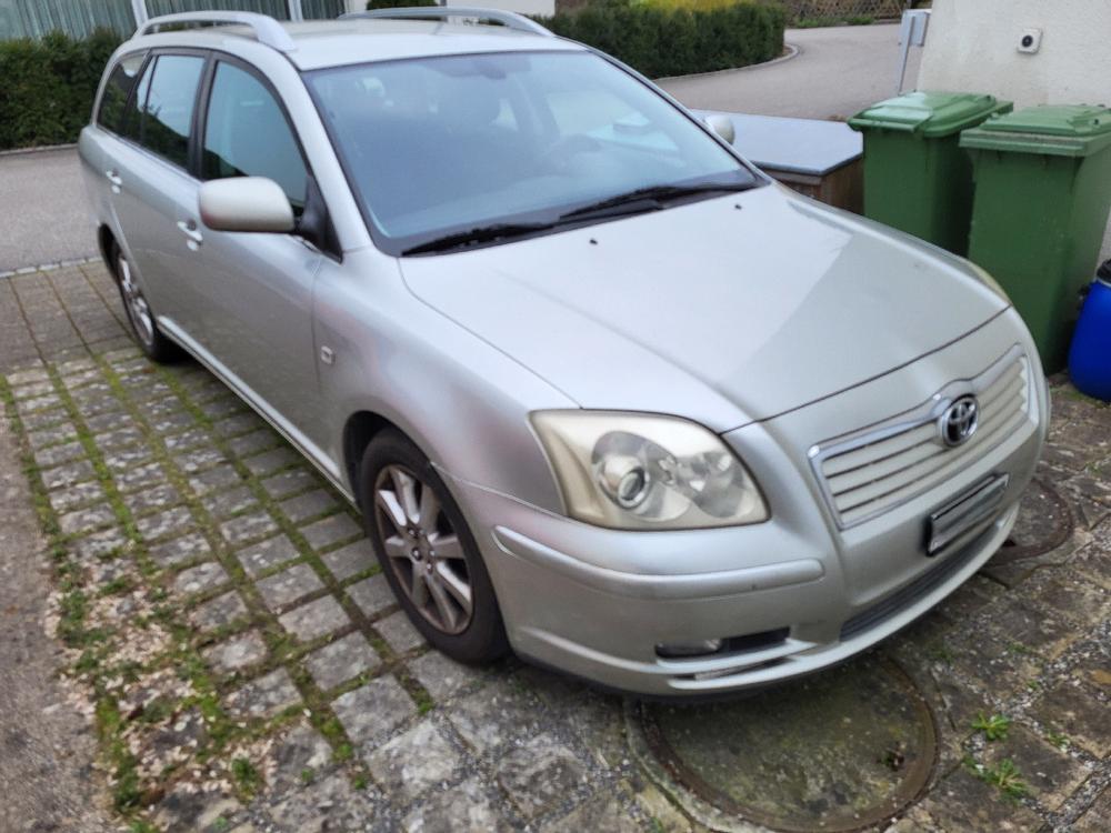 Toyota Avensis 2.4 mit AHK, DAB, ab MFK