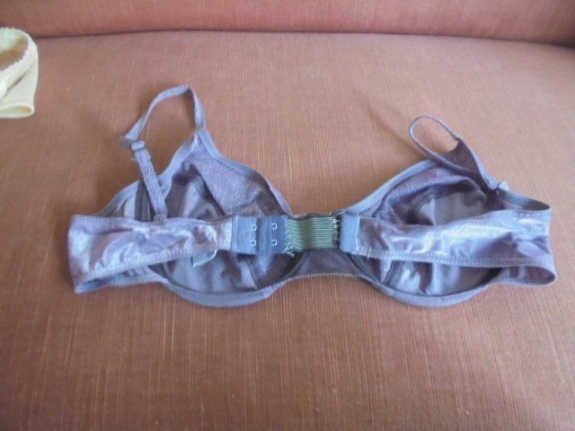 Sonstige Unterwäsche: BH Gr. 85 C lila mit Spitzen NEU – Neu (gemäss Beschreibung) aus Hinwil von Glasperlen 2