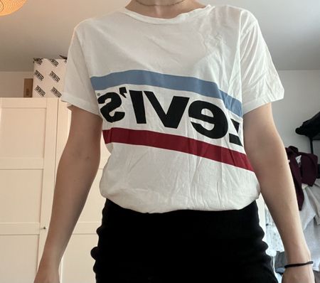 levi's t-shirt