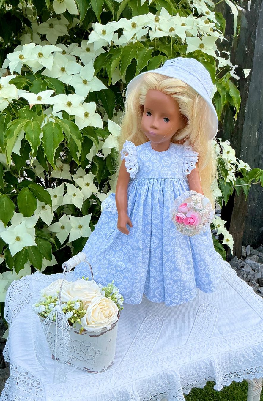 Poupées: WUNDERSCHÖNES PUPPENKLEIDCHEN – D'occasion à Zell LU par Silvermemory 1