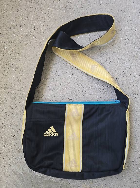 Taschen: Upcycled Crossbody Bag – Gebraucht aus Zürich von Auzem_naut 1